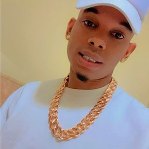 Meet your Posher, Carlos roberto